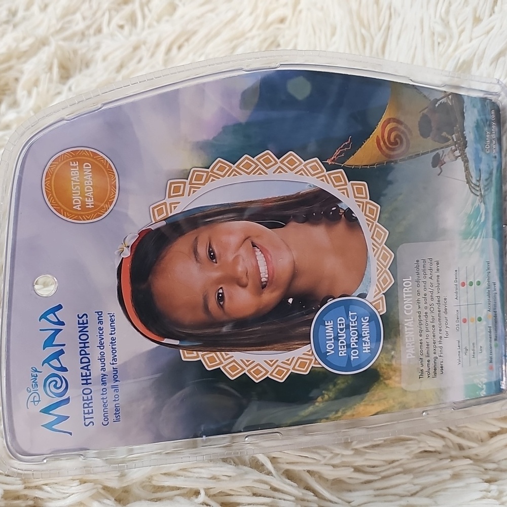 Disney Moana Stereo Headphones - Blue,White and Peach - Picture 3 of 9